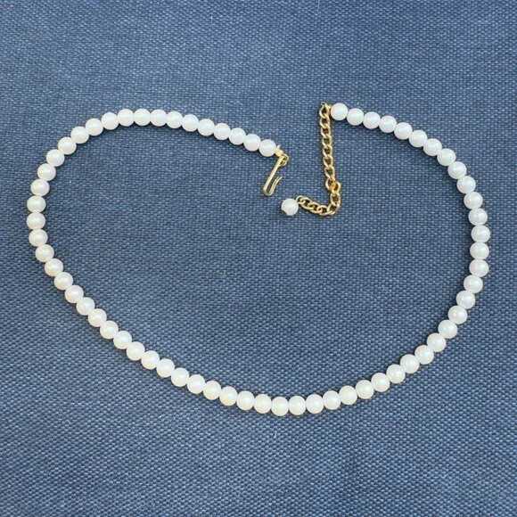 Vintage Designer Napier Faux Pearl Necklace With Gold-Tone Clasp - Picture 4 of 7